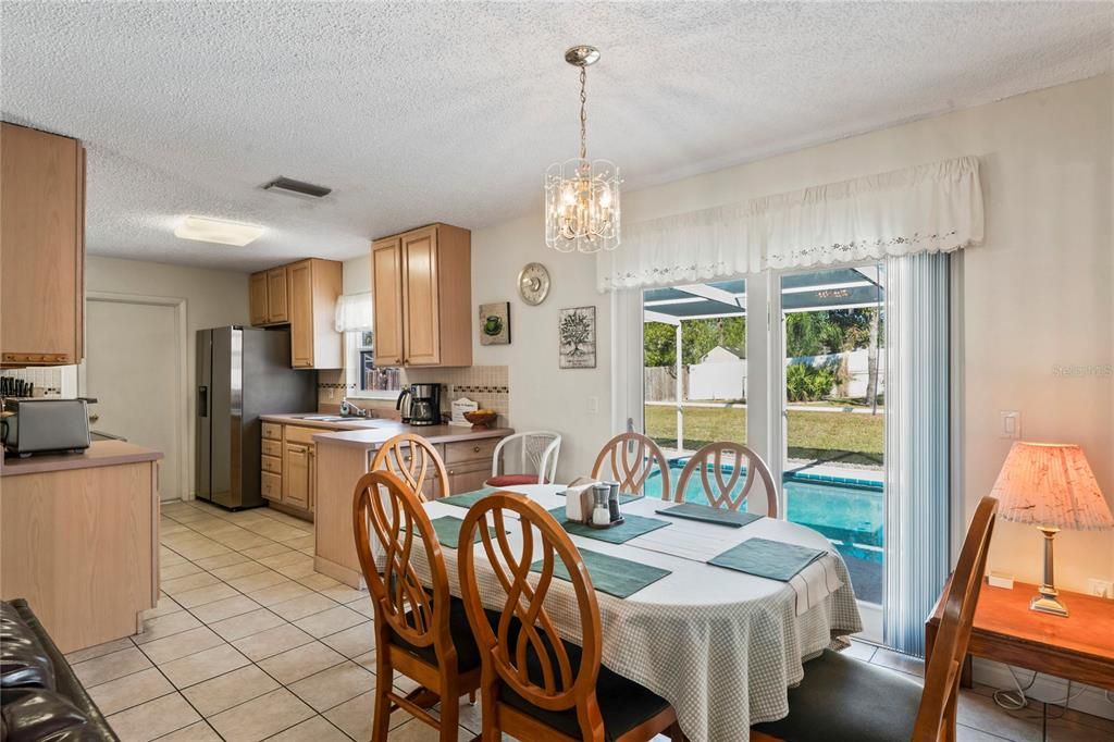 待售: $299,900 (3 贝兹, 2 浴室, 1114 平方英尺)