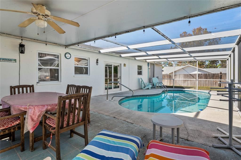 待售: $299,900 (3 贝兹, 2 浴室, 1114 平方英尺)