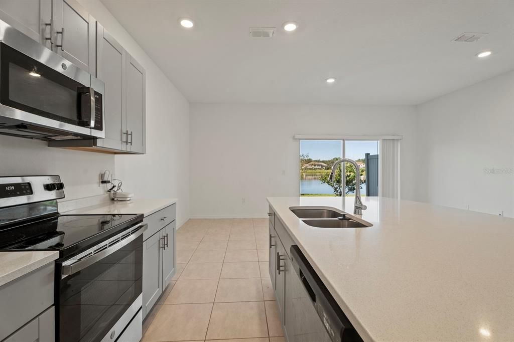 En Venta: $310,000 (3 camas, 2 baños, 1365 Pies cuadrados)