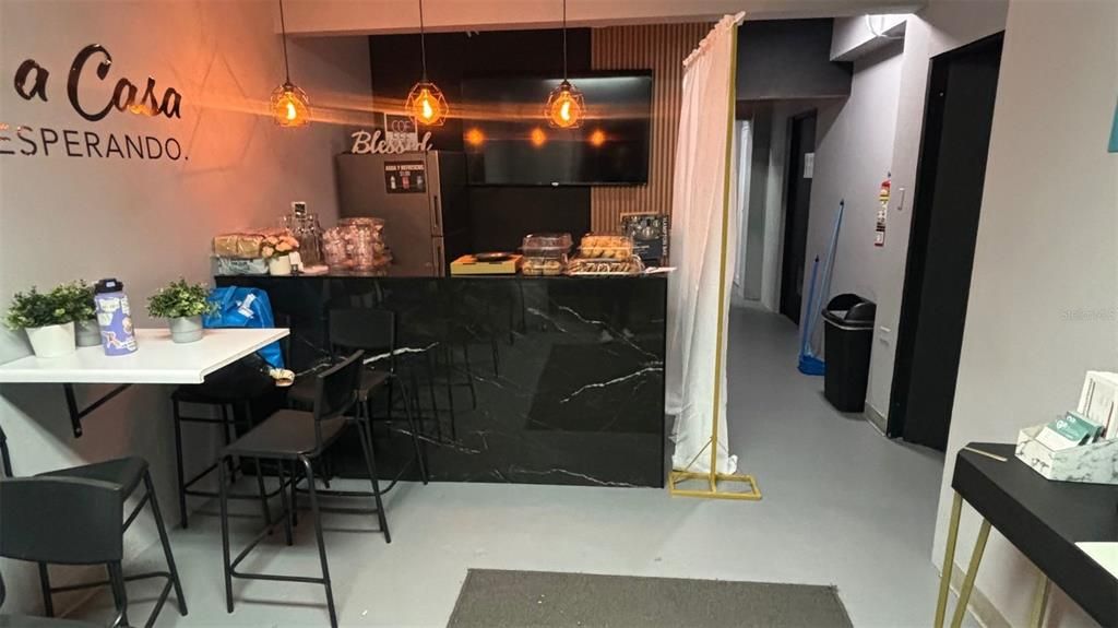 待售: $365,000 (5 贝兹, 2 浴室, 2296 平方英尺)