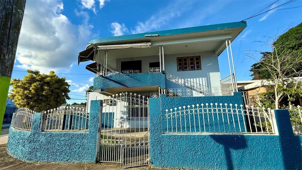 待售: $365,000 (5 贝兹, 2 浴室, 2296 平方英尺)