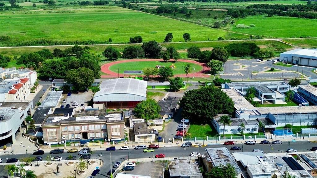 待售: $365,000 (5 贝兹, 2 浴室, 2296 平方英尺)