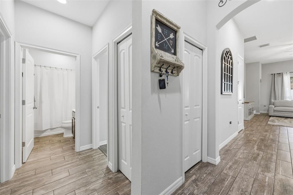 На продажу: $349,000 (4 спален, 2 ванн, 1894 Квадратных фут)