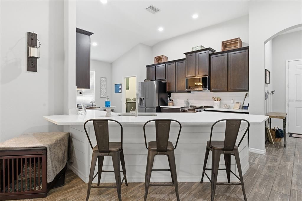 На продажу: $349,000 (4 спален, 2 ванн, 1894 Квадратных фут)