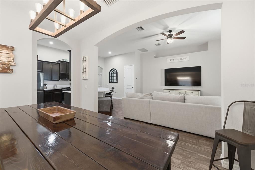 На продажу: $349,000 (4 спален, 2 ванн, 1894 Квадратных фут)