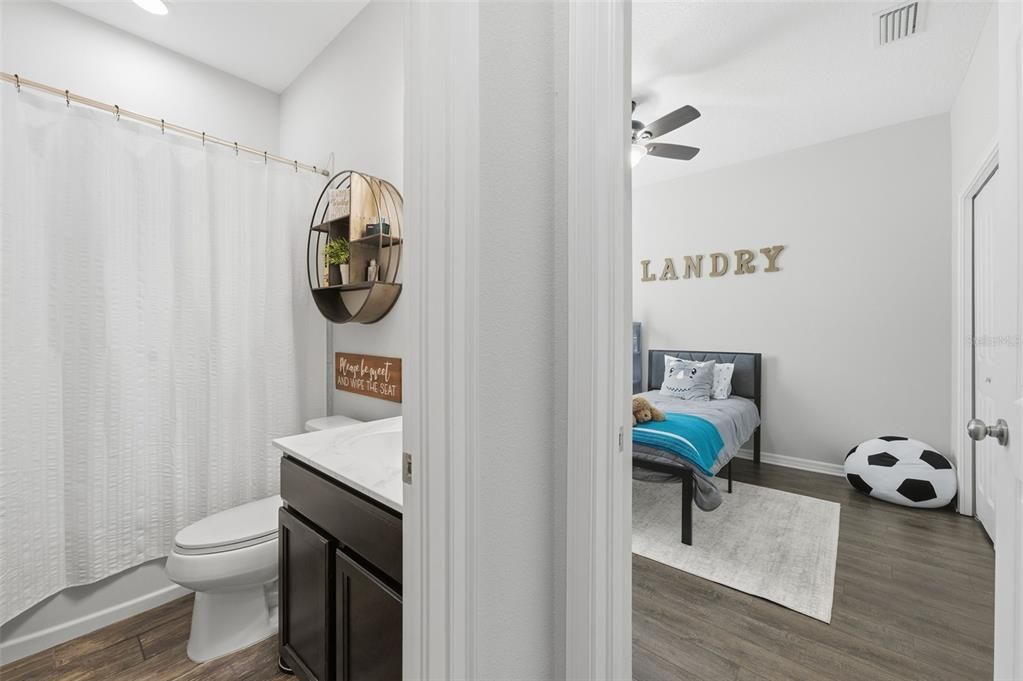 На продажу: $349,000 (4 спален, 2 ванн, 1894 Квадратных фут)