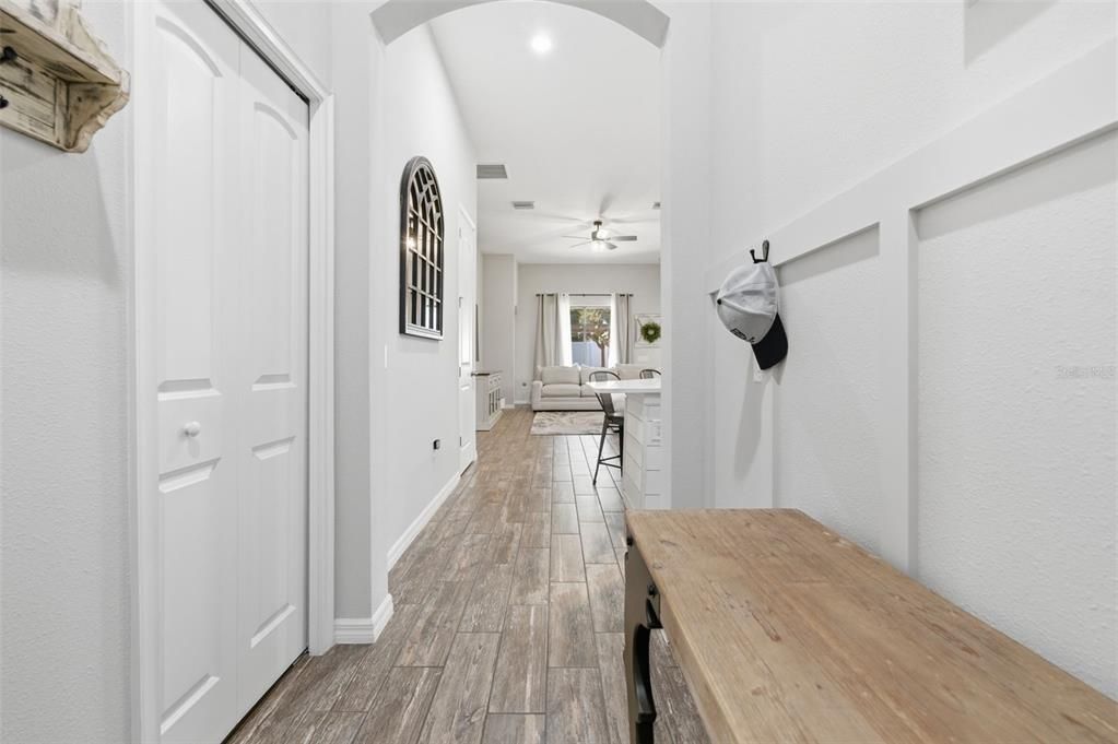 На продажу: $349,000 (4 спален, 2 ванн, 1894 Квадратных фут)