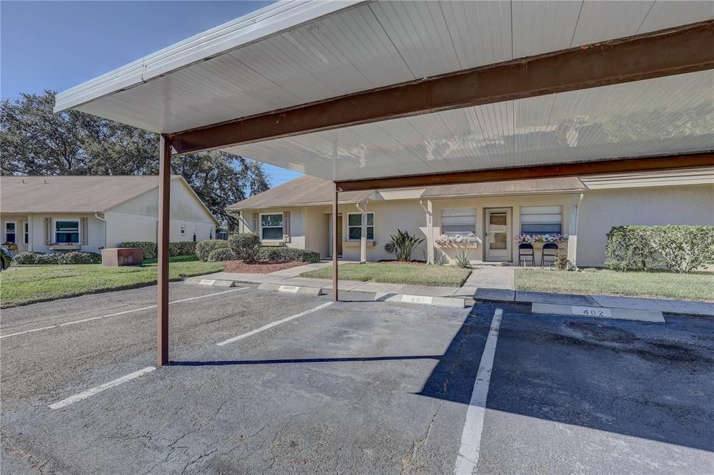 合同活跃: $175,000 (2 贝兹, 2 浴室, 915 平方英尺)