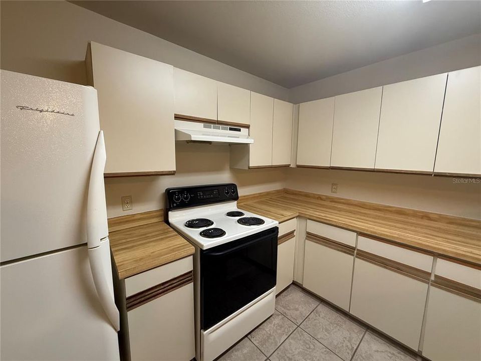 For Sale: $255,000 (2 beds, 1 baths, 1144 Square Feet)