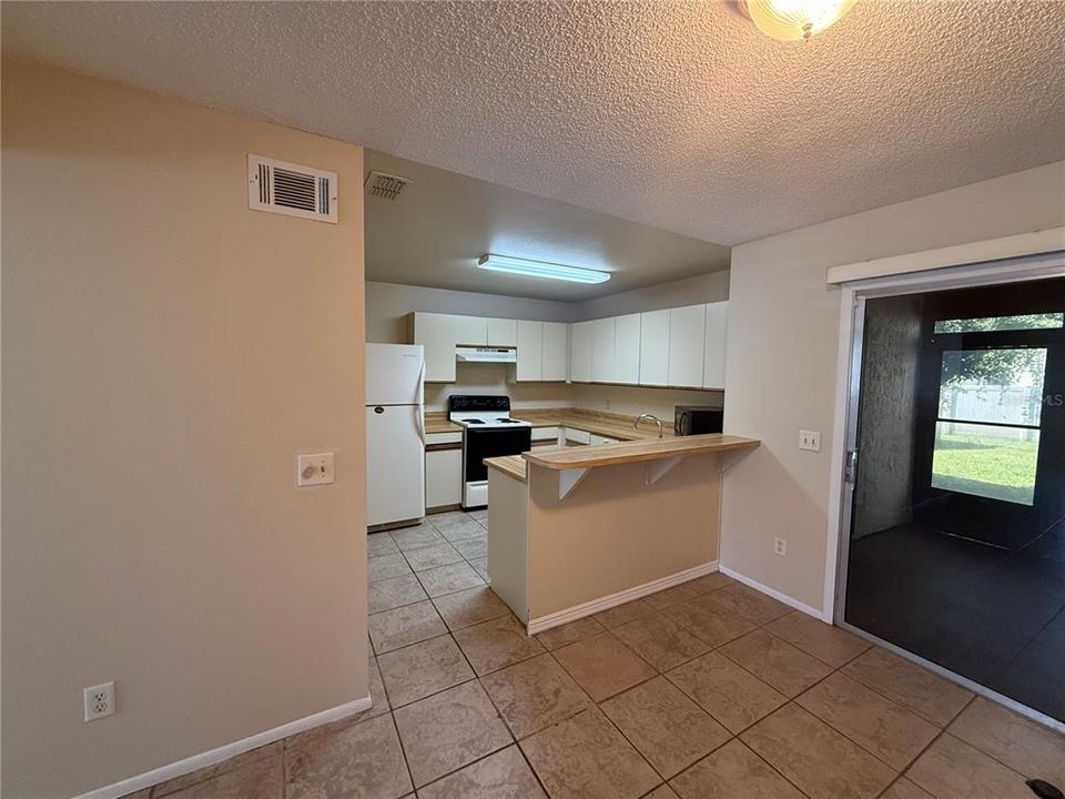 For Sale: $255,000 (2 beds, 1 baths, 1144 Square Feet)
