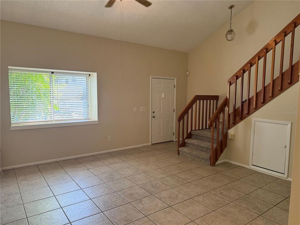 For Sale: $255,000 (2 beds, 1 baths, 1144 Square Feet)