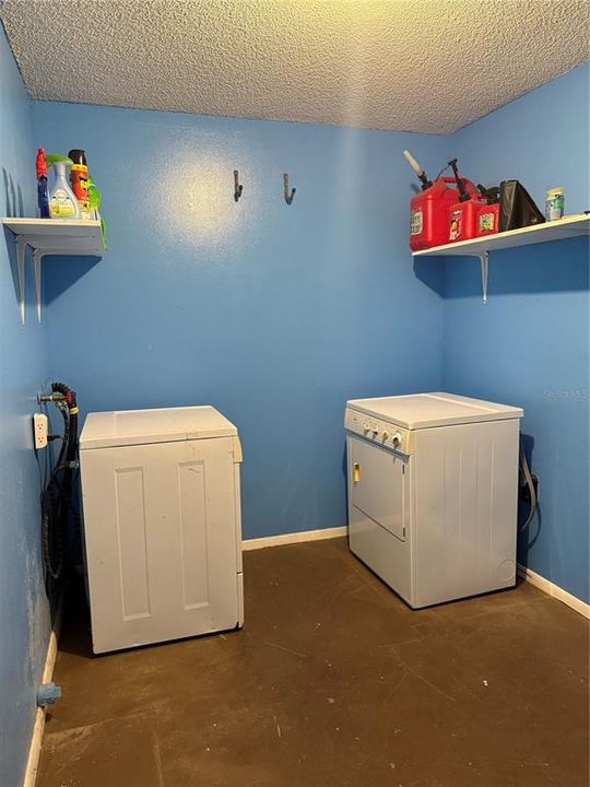 For Sale: $255,000 (2 beds, 1 baths, 1144 Square Feet)