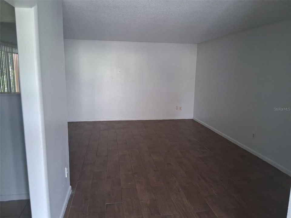 出租: $1,350 (2 贝兹, 1 浴室, 1000 平方英尺)