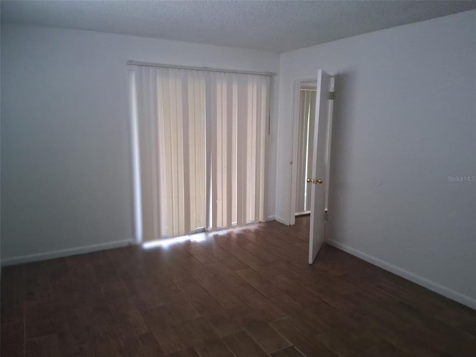 出租: $1,350 (2 贝兹, 1 浴室, 1000 平方英尺)