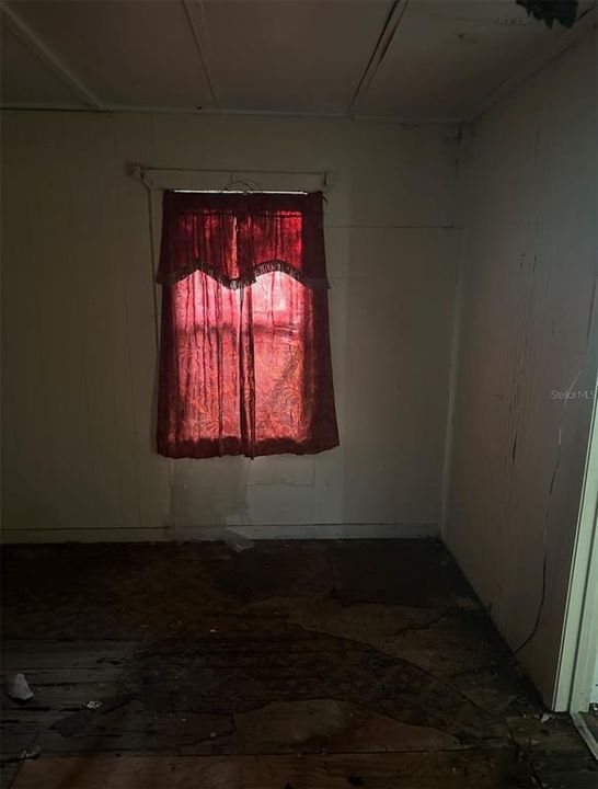 For Sale: $89,999 (4 beds, 1 baths, 990 Square Feet)