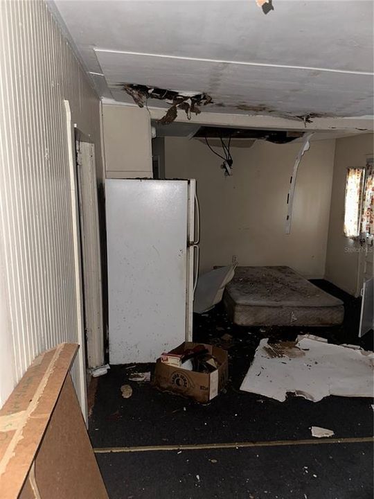 For Sale: $89,999 (4 beds, 1 baths, 990 Square Feet)