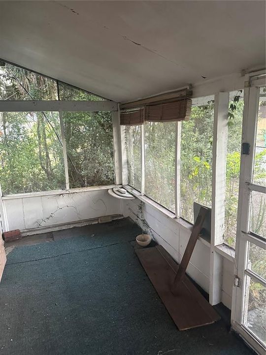 For Sale: $89,999 (4 beds, 1 baths, 990 Square Feet)