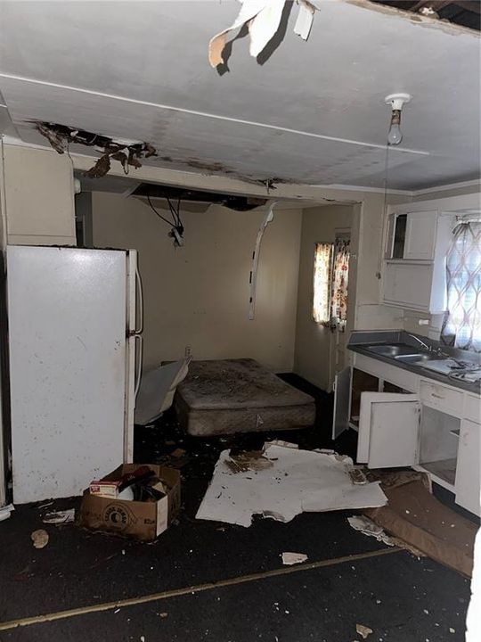 For Sale: $89,999 (4 beds, 1 baths, 990 Square Feet)