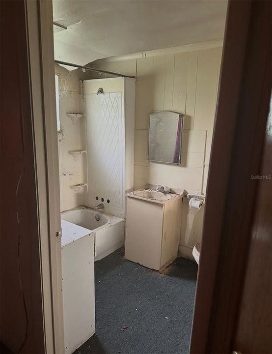 For Sale: $89,999 (4 beds, 1 baths, 990 Square Feet)