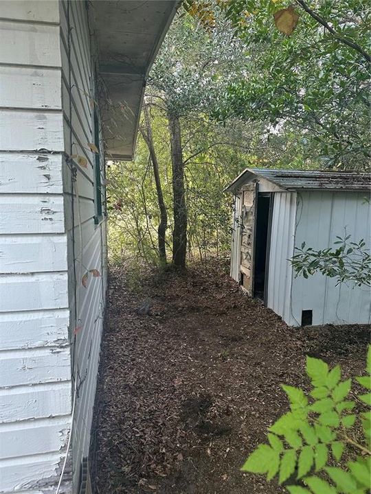 For Sale: $89,999 (4 beds, 1 baths, 990 Square Feet)