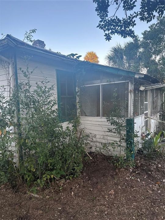 For Sale: $89,999 (4 beds, 1 baths, 990 Square Feet)