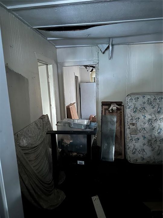 For Sale: $89,999 (4 beds, 1 baths, 990 Square Feet)