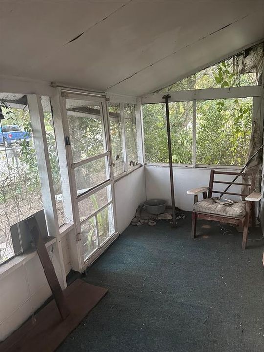 For Sale: $89,999 (4 beds, 1 baths, 990 Square Feet)