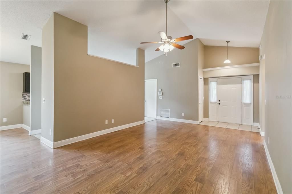 En Venta: $414,998 (3 camas, 2 baños, 1619 Pies cuadrados)