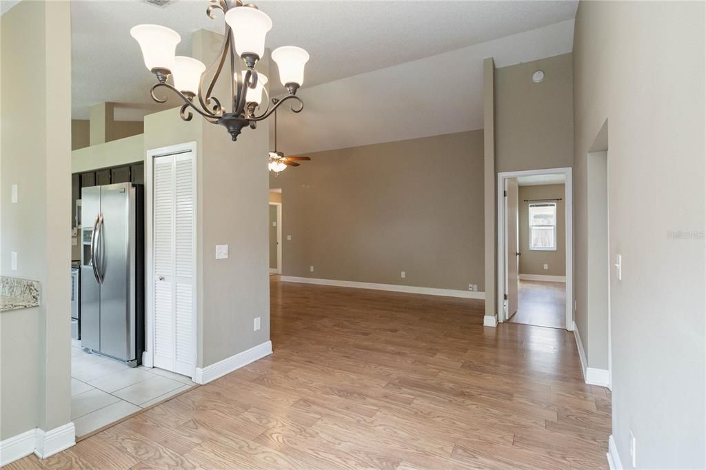 En Venta: $414,998 (3 camas, 2 baños, 1619 Pies cuadrados)