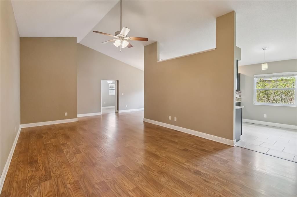 En Venta: $414,998 (3 camas, 2 baños, 1619 Pies cuadrados)