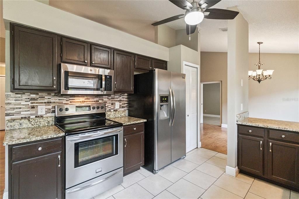 En Venta: $414,998 (3 camas, 2 baños, 1619 Pies cuadrados)