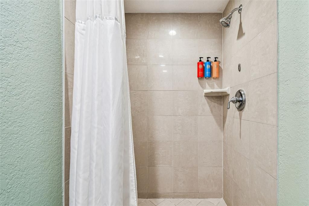 En Venta: $399,900 (2 camas, 2 baños, 1210 Pies cuadrados)