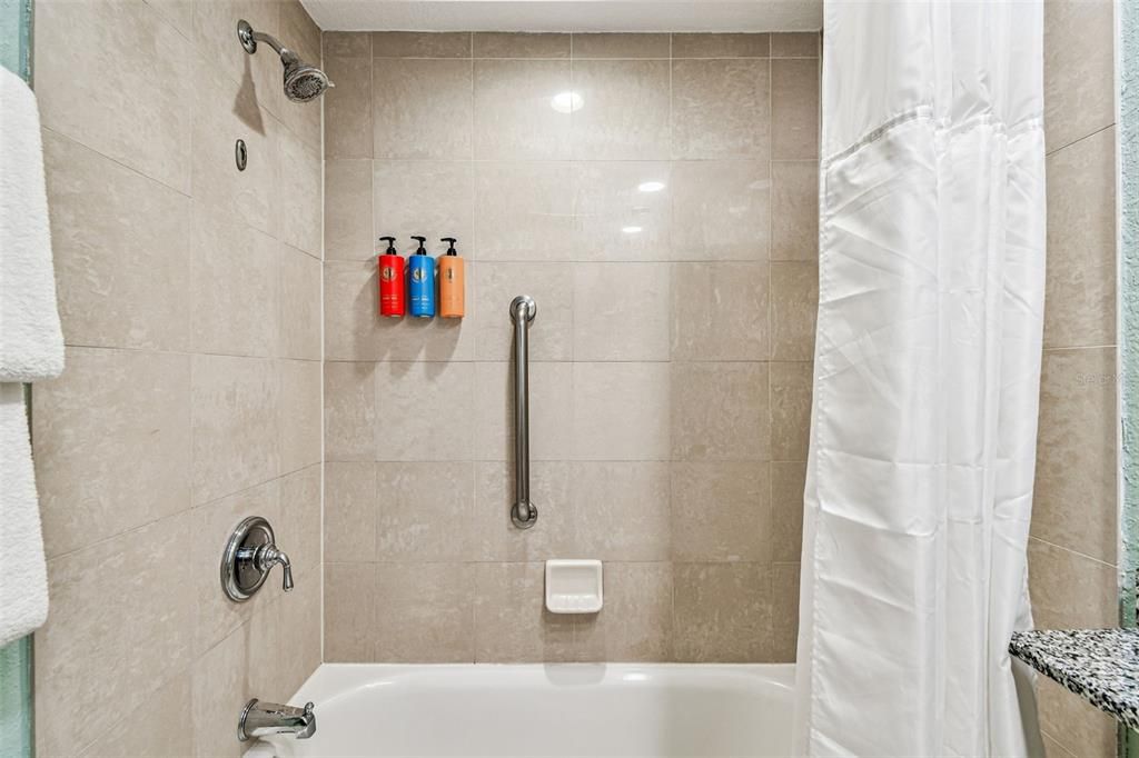 En Venta: $399,900 (2 camas, 2 baños, 1210 Pies cuadrados)