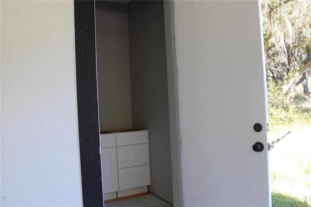 Active With Contract: $340,000 (3 beds, 3 baths, 1876 Square Feet)