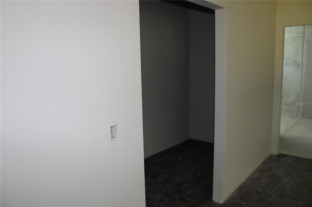 Active With Contract: $340,000 (3 beds, 3 baths, 1876 Square Feet)