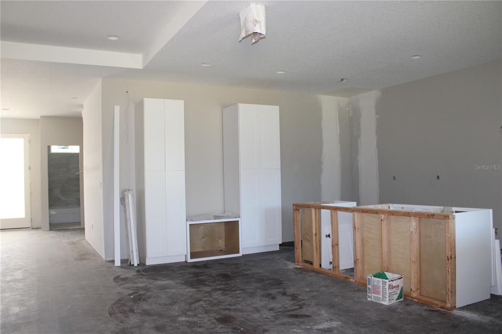 Active With Contract: $340,000 (3 beds, 3 baths, 1876 Square Feet)