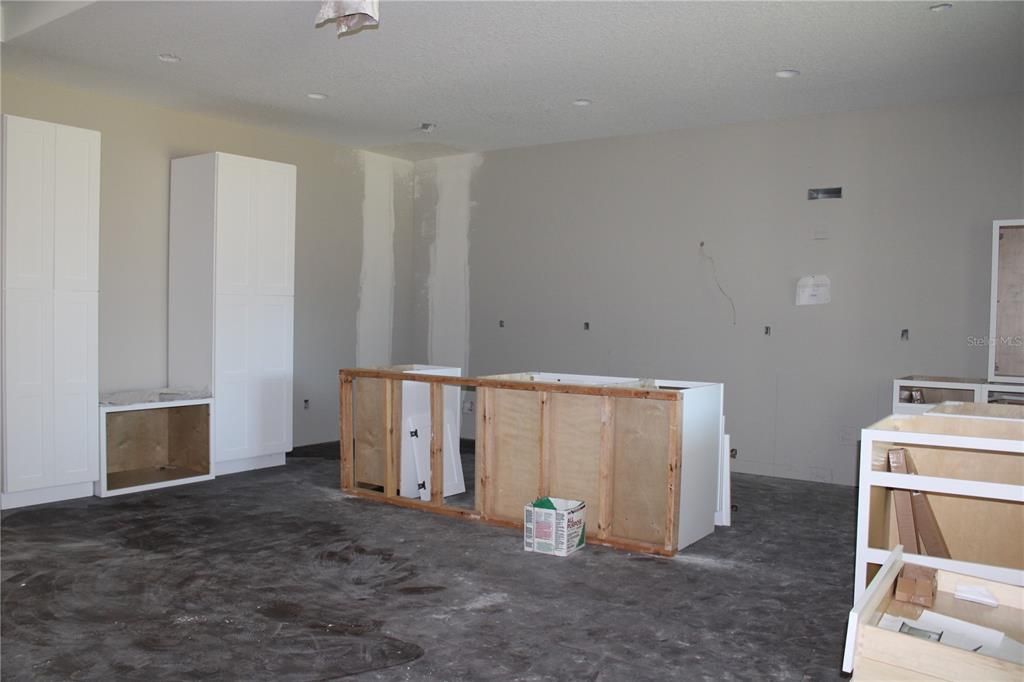 Active With Contract: $340,000 (3 beds, 3 baths, 1876 Square Feet)