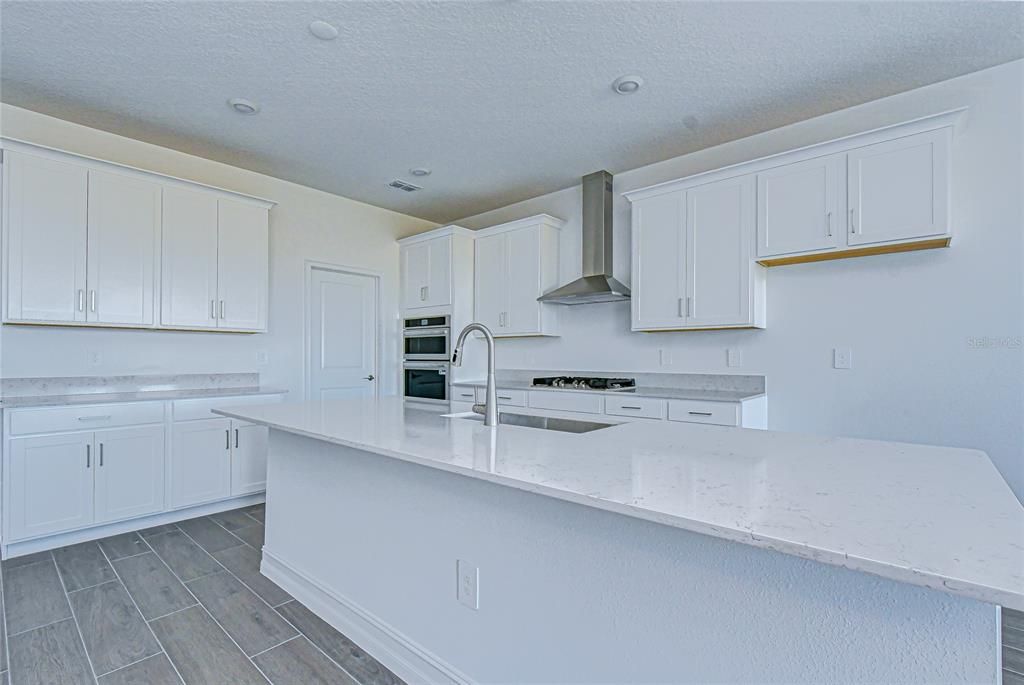 En Renta: $2,800 (4 camas, 3 baños, 2156 Pies cuadrados)