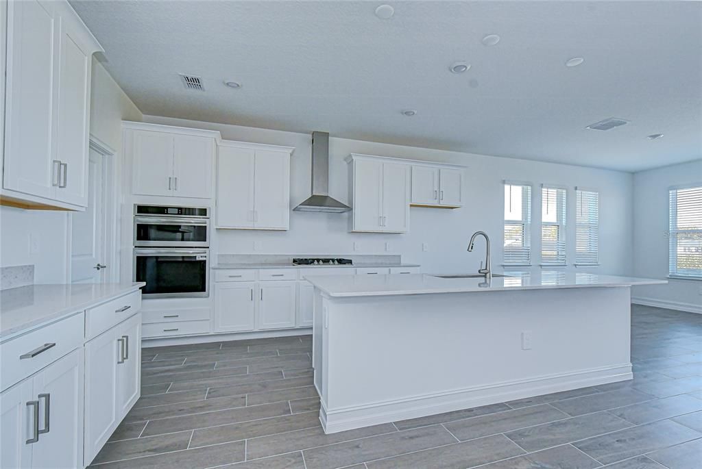 En Renta: $2,800 (4 camas, 3 baños, 2156 Pies cuadrados)