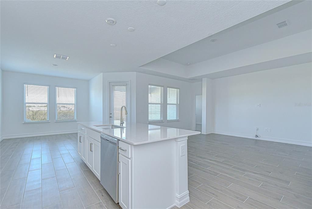 En Renta: $2,800 (4 camas, 3 baños, 2156 Pies cuadrados)