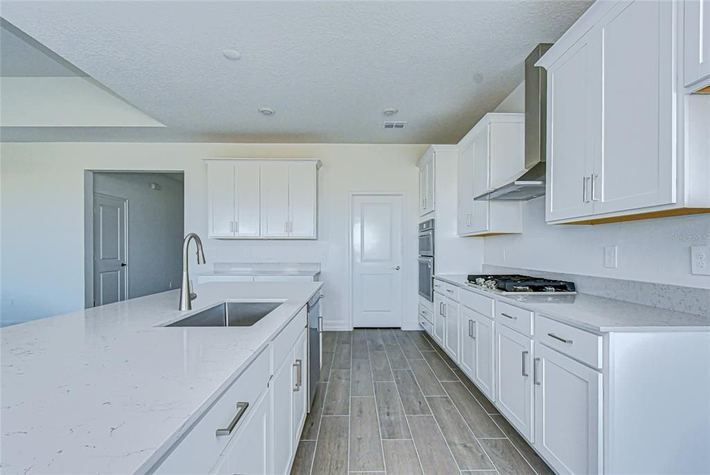 En Renta: $2,800 (4 camas, 3 baños, 2156 Pies cuadrados)