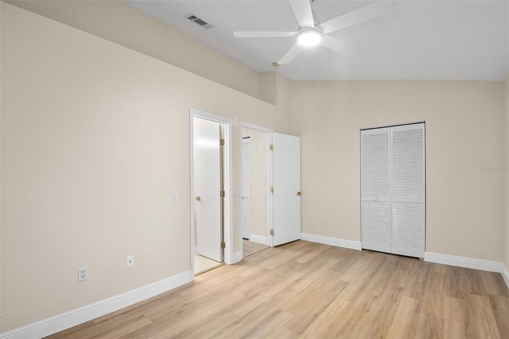 For Sale: $289,900 (2 beds, 2 baths, 1260 Square Feet)