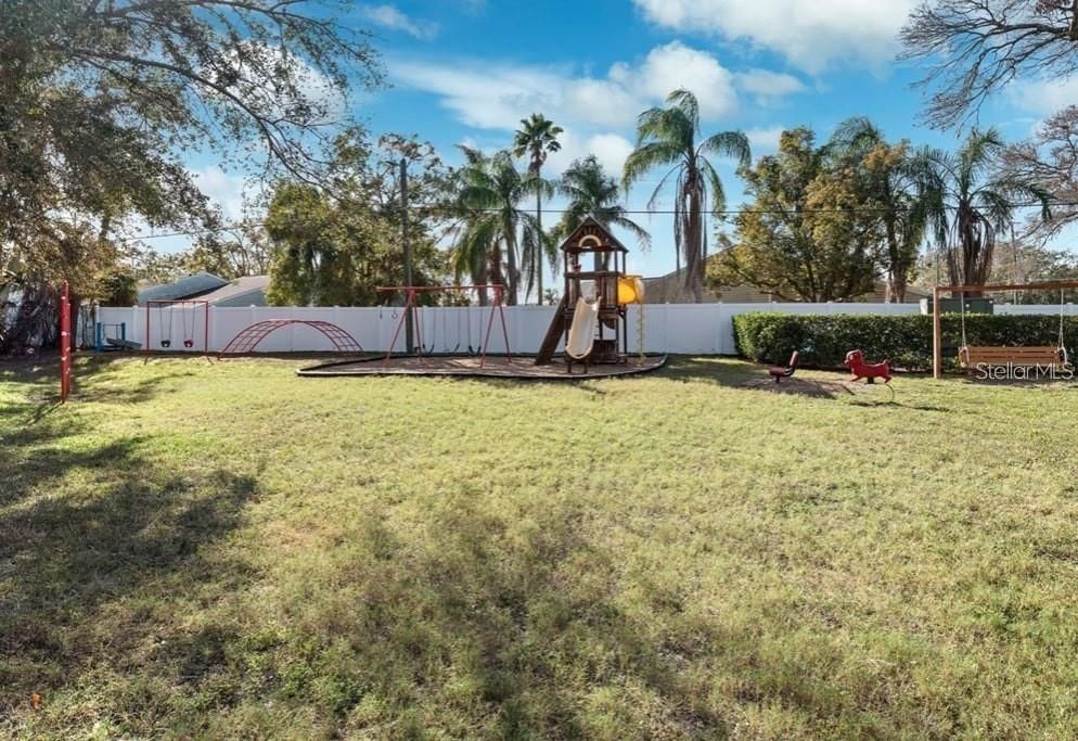 For Sale: $289,900 (2 beds, 2 baths, 1260 Square Feet)