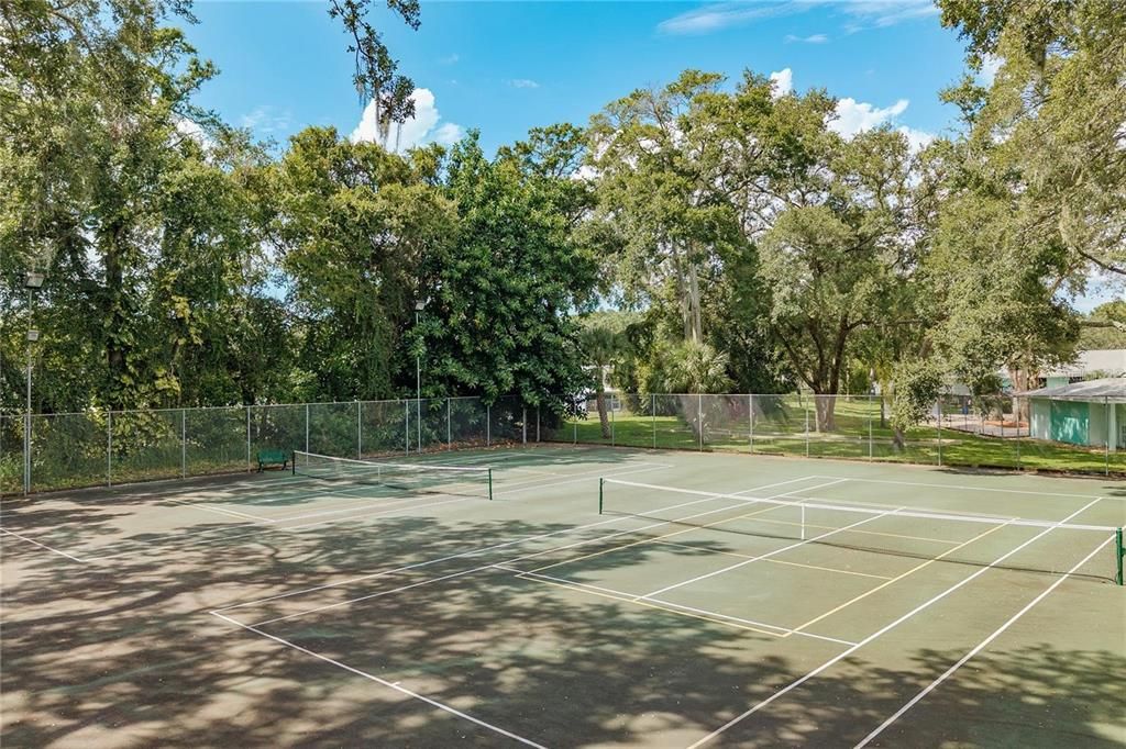 For Sale: $289,900 (2 beds, 2 baths, 1260 Square Feet)