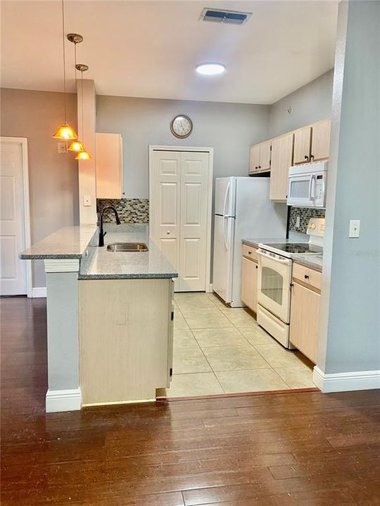 En Renta: $1,700 (2 camas, 2 baños, 1043 Pies cuadrados)