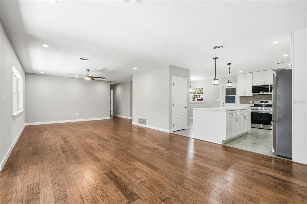 Active With Contract: $275,000 (3 beds, 2 baths, 1722 Square Feet)