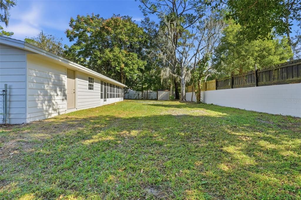 Active With Contract: $275,000 (3 beds, 2 baths, 1722 Square Feet)