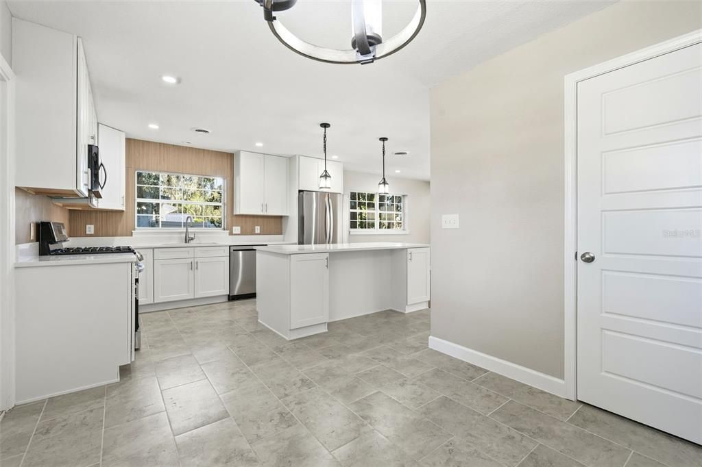 Active With Contract: $275,000 (3 beds, 2 baths, 1722 Square Feet)