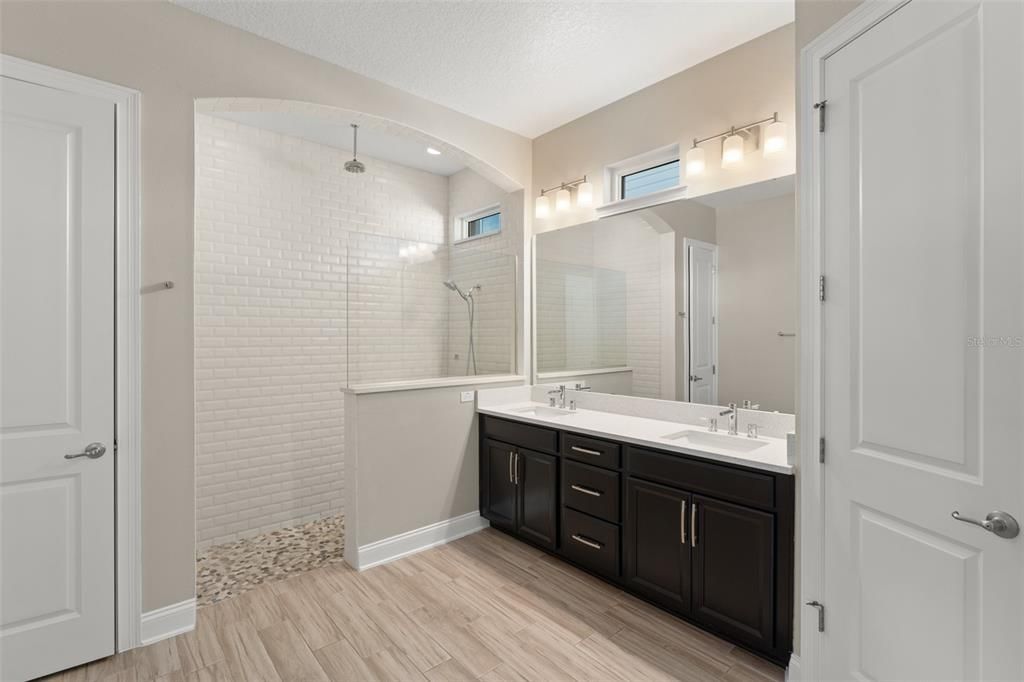 В аренду: $3,900 (3 спален, 2 ванн, 2293 Квадратных фут)