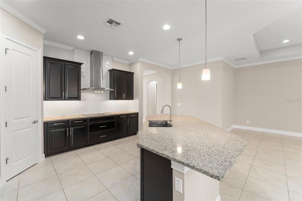 В аренду: $3,900 (3 спален, 2 ванн, 2293 Квадратных фут)